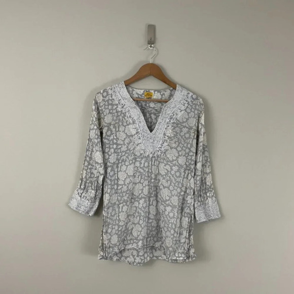 Roberta Roller Rabbit Gray White Floral Embroidered Top Size XS - Picture 1 of 6